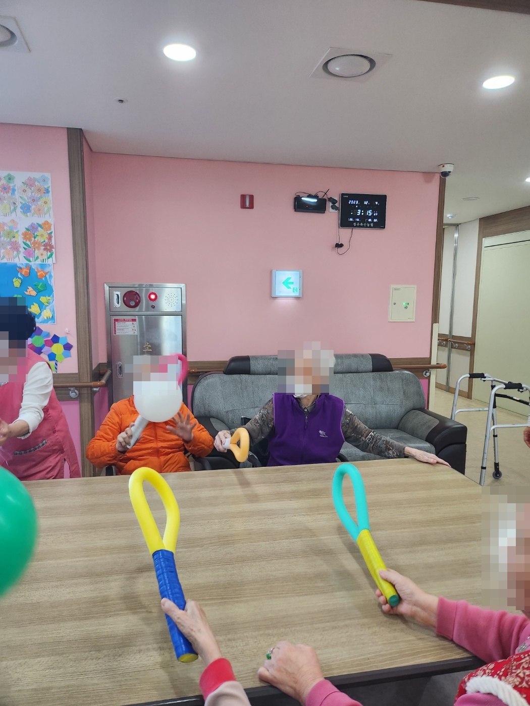 2023.12.08 크리스마스 리스 만들기와 풍선 배드민턴 [첨부 이미지6]
