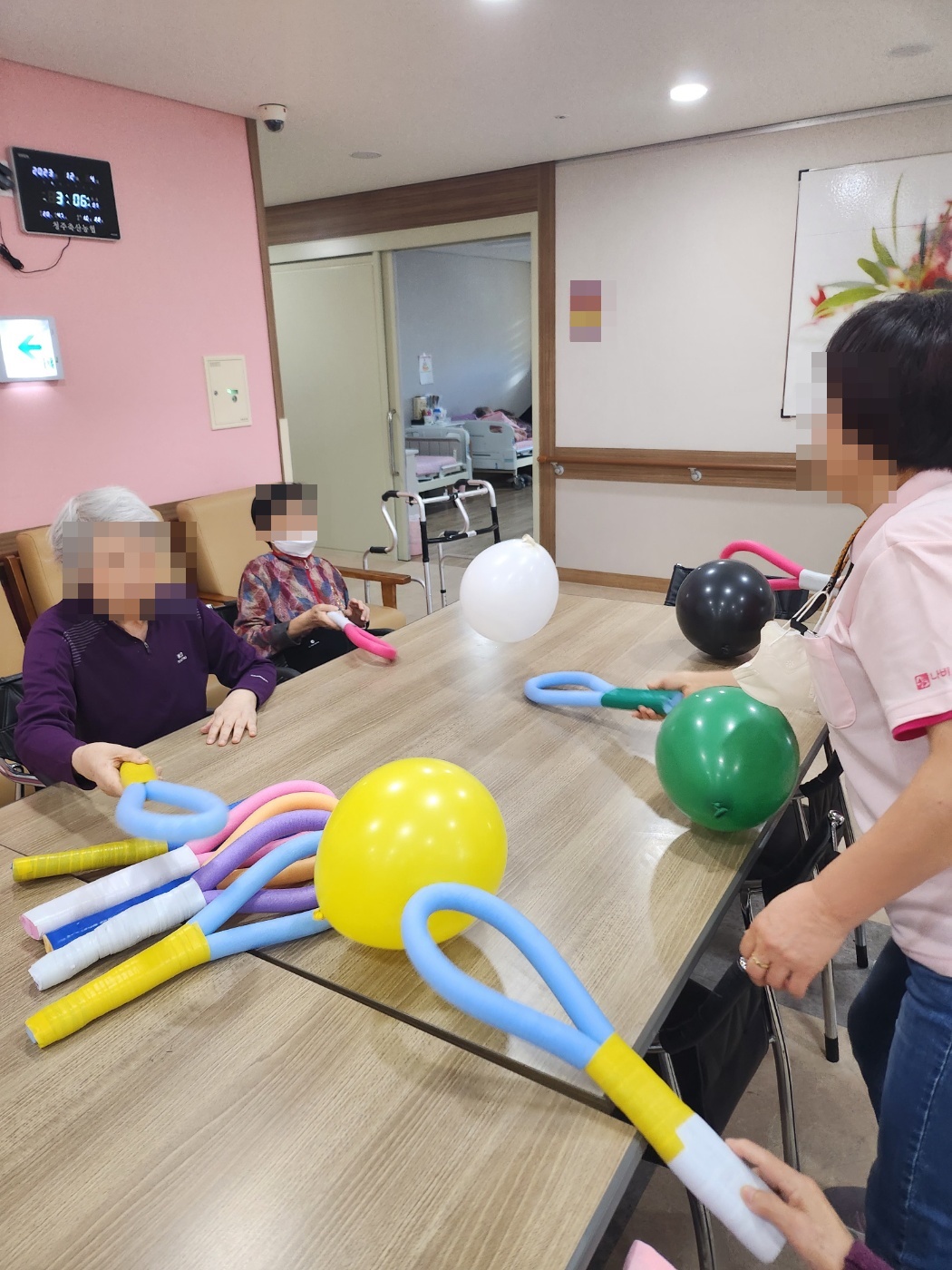 2023.12.08 크리스마스 리스 만들기와 풍선 배드민턴 [첨부 이미지8]