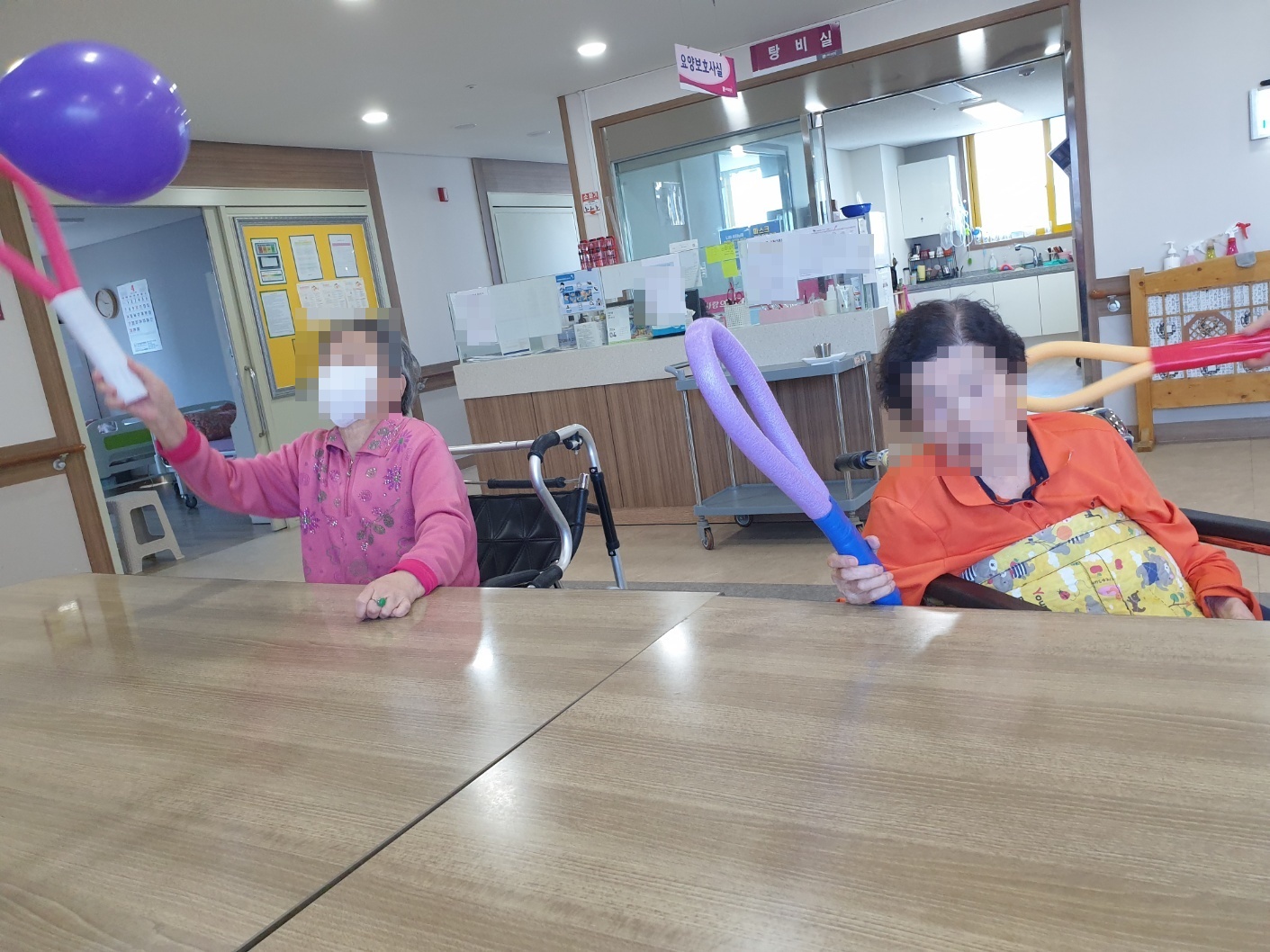 2024.04.12 풍선 배드민턴 치기!! [첨부 이미지4]