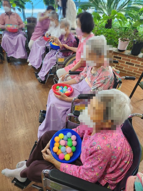 2025.05.15 " 알록달록 탁구공 놀이 " [첨부 이미지2]