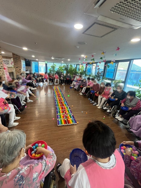 2025.05.15 " 알록달록 탁구공 놀이 " [첨부 이미지3]